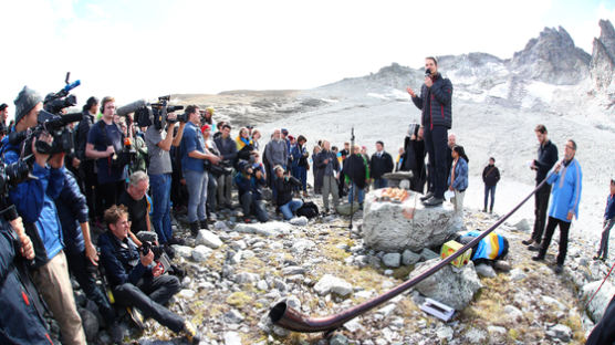 알프스에서 '빙하 장례식'··· 사망 원인은 '지구온난화'