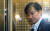 조국 법무부 장관이 24일 오전 서울 세종로 정부서울청사에서 국무회의를 마치고 회의실을 나서고 있다. [뉴스1]