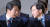임종석 대통령 비서실장(왼쪽)과 조국 청와대 민정수석이 지난해 12월 31일 국회 운영위에 출석해 대화하고 있다. [뉴스1]