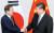 지난 6월 27일 G20 정상회의 참석차 일본을 방문한 문재인 대통령이 시진핑 중국 국가주석과 오사카 웨스틴호텔에서 열린 정상회담에 앞서 악수하고 있다. 강정현 기자
