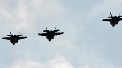 [단독]북한이 겁내는 F-35A 스텔스기, 3대 첫 동시비행 포착 