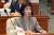 나경원 자유한국당 원내대표가 26일 오후 서울 여의도 국회에서 열린 긴급 의원총회에 참석해 자리를 지키고 있다. [뉴스1]