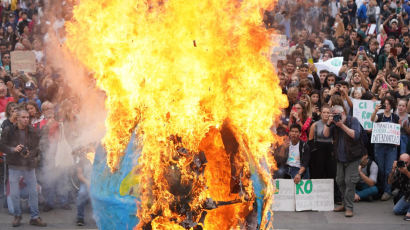 [서소문사진관]지구가 불타고 있다…전 세계가 함께한 기후변화 집회