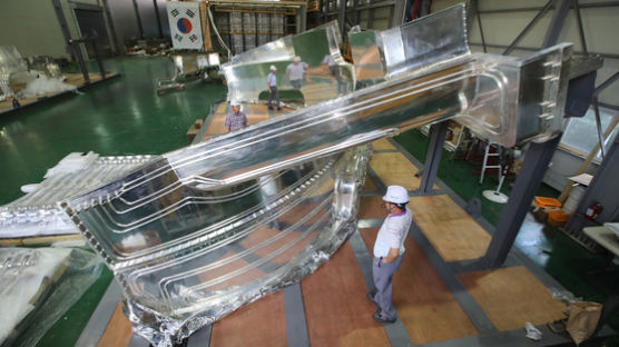 [최준호의 사이언스&] 은 도금만 5t… ‘태양’의 부품을 만드는 한국 중소기업들