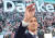 오스트리아 제바스티안 쿠르츠 국민당 대표가 29일 빈에서 열린 연설회에서 지지자들을 향해 손을 흔들어보이고 있다. [EPA=연합뉴스]