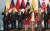 문재인 대통령(왼쪽 둘째)이 지난해 11월 싱가포르에서 열린 ASEAN+3 정상회의에 참석해 기념촬영을 하고 있다. 왼쪽부터 응웬 쑤언 푹 베트남 총리, 문 대통령, 로드리고 두테르테 필리핀 대통령, 스콧 존 모리슨 총리, 아웅산 미얀마 국가고문, 마하티르 빈 모하마드 말레이시아 총리, 리커창 중국 총리. [청와대사진기자단]