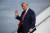 도널드 트럼프 미국 대통령이 지난 26일 메릴랜드주에 있는 앤드류 공군 기지에 도착해 전용기에서 내리며 손을 흔들고 있다. [AP=연합뉴스]