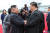 지난 6월 19일 북한 평양을 방문한 시진핑 중국 국가주석(오른쪽)을 김정은 북한 국무위원장(왼쪽)이 반갑게 맞고 있다. [연합뉴스]