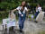  &#39;미스 어스&#39; 출전 세계 각국 미녀들이 30일(현지시간) 필리핀 마닐라 남쪽 라스피나스 시 외곽에서 열린 지구 정화 활동에 참석해 셀카를 찍고 있다. [AP=연합뉴스] 
