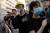 2일 총상을 입은 청즈젠이 다니는 호췬위 중등학교 재학생과 졸업생들이 가슴에 손을 얹고 총격 경찰을 규탄하는 시위를 하고 있다. [EPA=연합뉴스]