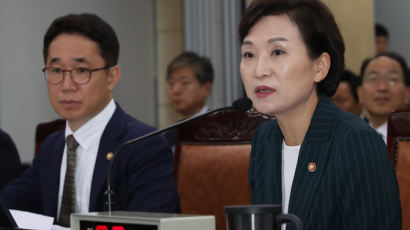 김현미, 총선 질문에 "여러 의견 있다. 현재까지는 출마 생각"