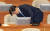26일 오후 국회 본회의장에서 열린 정치 분야 대정부질문이 자유한국당 소속 이주영 국회 부의장의 주재로 갑작스럽게 정회되자 조국 법무부 장관이 자료를 정리하고 있다. [연합뉴스]