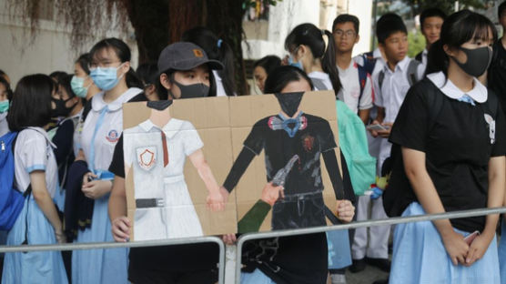 "살인정권", "경찰, 시민 피로 물들여"...홍콩 여론 악화일로