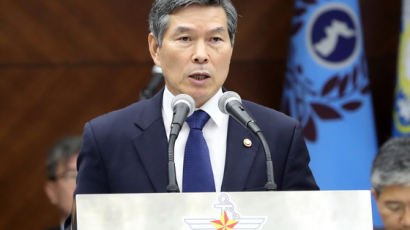 [속보] 정경두 "北미사일 관련 일본에 정보공유 요청했다"