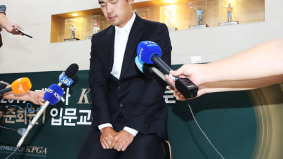 ‘손가락 욕설’ 김비오 3년 자격정지, 단 한국에서만