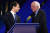 민주당의 최고령 후보인 버니 샌더스(오른쪽) 상원의원과 최연소 후보인 피트 부티지지 사우스벤드 시장. [AFP=연합뉴스]