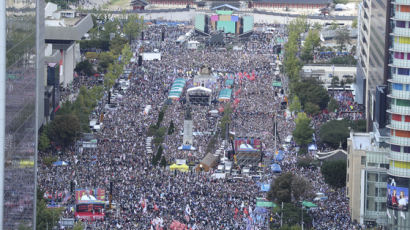 '조국·文정부 규탄' 대규모 집회…광화문서 청와대로 행진