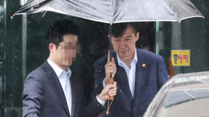 조국 "특수부 축소 권고안 검토…국민 위한 검찰개혁에 박차"