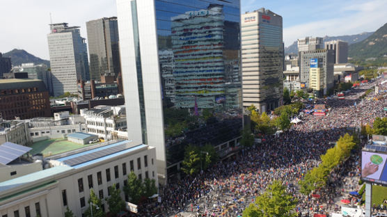 "국민 화병은 정부책임" 한글날 광화문도 '조국 반대' 뒤덮였다