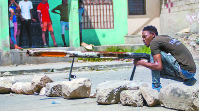 [사진] 아이티 시위대의 사제총