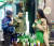베트남 하노이에서 현지인들이 과일 소주 시음을 하고 있는 모습. [사진 롯데주류]