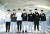 T1 ‘리그 오브 레전드’ 팀 소속 프로 선수들이 ‘월드챔피언십’ 참가를 앞둔 8일 인천공항에서 포즈를 취하고 있다. [사진 SK텔레콤] 