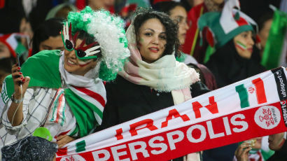 이란 여성들 38년 만에 축구장 입장