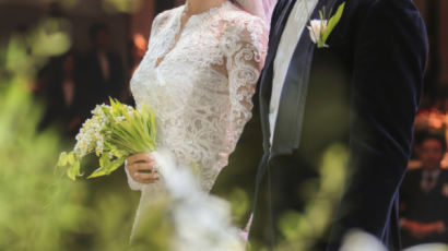 "잘 살겠다" 강남과 이상화가 공개한 결혼식 본식 사진