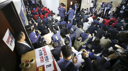  한국당 ‘패스트트랙’ 檢 불출석 고수…조사 없는 기소 가능성도