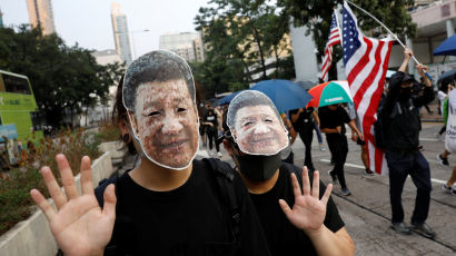 '복면금지법에 저항하라' 시진핑 마스크까지 등장한 홍콩