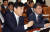 이주열 한국은행 총재가 8일 국회에서 열린 기획재정위원회의 한국은행 국정감사에 출석해 의원 질의에 답변하고 있다. 변선구 기자 