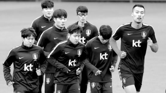 한국 축구대표팀 '외로운 방북'···평양 2박3일간 연락 끊긴다