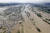 일본 중부 나가노현의 시쿠마강 제방이 폭우로 붕괴돼 주택가가 흙탕물에 침수됐다. [REUTERS=연합뉴스]