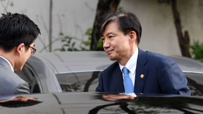 한국당 “조국 사퇴, 이미 늦었다…서울대 교수도 물러나야”