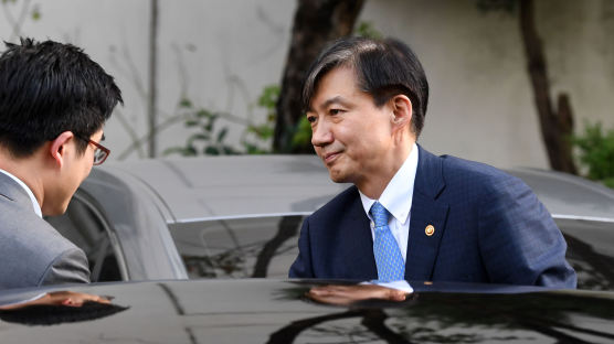 한국당 “조국 사퇴, 이미 늦었다…서울대 교수도 물러나야”