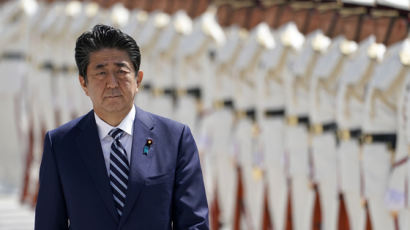 일본인 56％ "전쟁 포기·군대보유 금지…헌법 9조 개정 불필요"
