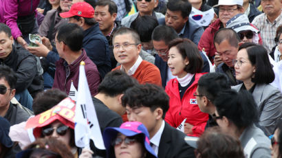 한국당, 조국 사퇴에도 장외집회 이어간다…"국정 대전환 촉구"