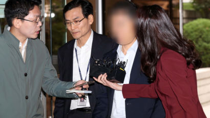 검찰, '윤 총경' 비리 의혹 경찰청·수서경찰서 압수수색