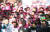 학교 비정규직 노동자들과 교육 당국이 임금 교섭에 합의를 이룬 15일 서울 청와대 앞에서 농성 중인 학교비정규직연대 조합원들이 집단 단식 해단 및 총파업 중단 발표 기자회견을 하고 있다. [연합뉴스]