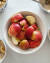 제철 사과는 지금 먹을 수 있는 가장 맛있는 선물이다. 음식을 바꾸면서 자연이 주는 사과 한 알도 귀하고 감사하다. 벌레가 먹은 흔적이 있다. 벌레도 먹을 수 있는 사과라서 우리도 안심하고 먹을 수 있다.