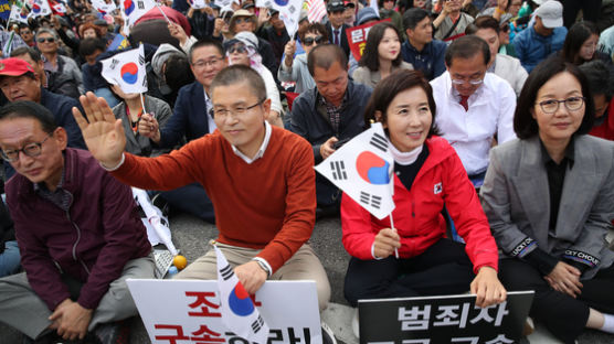 "이젠 뭘 갖고 싸우나"…19일에도 장외집회하는 한국당