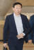  대법원은 17일 신동빈 롯데그룹 회장에 대한 2심 판결을 확정했다. 사진은 지난 8월 2일 김포국제 공항을 통해 일본 도쿄로 출국하고 있는 신 회장. [뉴스1]