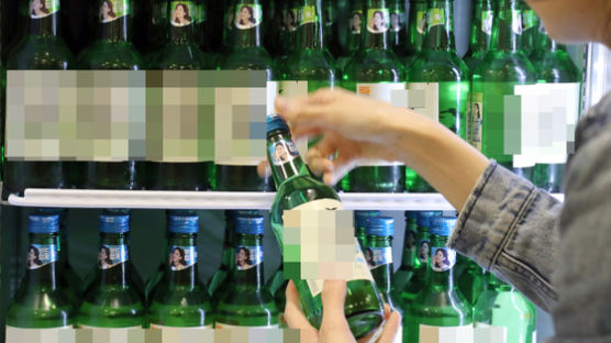 “술병에 ‘연예인 사진’ 쓰는 나라 OECD 중 한국이 유일”