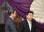 에토 세이이치 1억총활약담당 겸 오키나와 ·북방영토 담당상(오른쪽)이 17일 야스쿠니 신사를 참배하고 있다. 일본 각료의 야스쿠니 참배는 2년 6개월 만이다. [지지/AFP=연합뉴스]