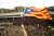 카탈루냐 분리독립을 지지하는 시위대가 14일 스페인 바로셀로나 공항에 운집해 항공편 110편이 취소됐다. [환구망 캡처, 시각중국]