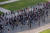 산티아고 시민들이 18일 지하철 무임승차 투쟁으로 몇몇 도심의 지하철 역이 폐쇄된 뒤 알레메다 거리에서 가두 시위를 벌이고 있다. [AFP=연합뉴스]