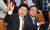 장제원 자유한국당 의원(왼쪽)이 21일 국회에서 열린 법제사법위원회의 종합 국감에서 김오수 법무부 차관에게 질의하고 있다. 변선구 기자