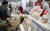 지난해 10월 24일 오후 서울 서초구 aT센터에서 열린 2018 대한민국 식품대전에서 관람객들이 천연·건강식품 등을 살펴보고 있다. [연합뉴스]