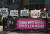 21일 오후 서울 유니클로 광화문점 앞에서 평화나비네트워크와 대학생겨레하나 회원들이 유니클로 광고 규탄 기자회견을 하고 있다. [뉴스1] 