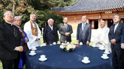 문 대통령 “검찰개혁, 정치적 공방 때문에 국민 갈등”